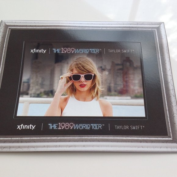 TAYLOR SWIFT VIP Merchandise Set from “1989 Tour” - Picture 11 of 15